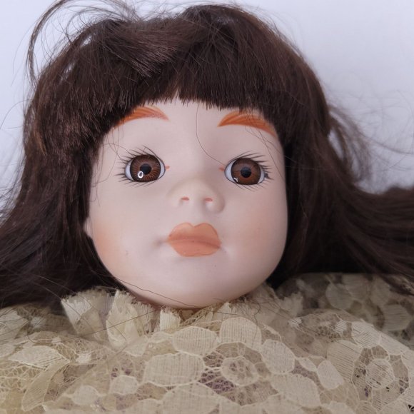 The Ashton-Drake Galleries Porcelain Doll IN BOX Brinns 1989 Collectible Edition - Picture 8 of 12